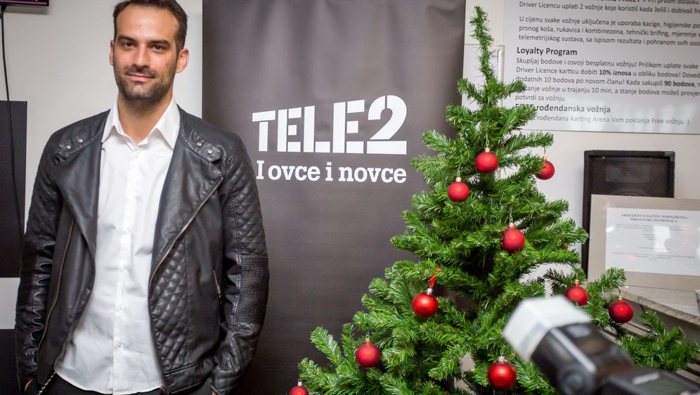 Tele2 predstavio nove božićne ponude, poklon od 1GB prometa svim korisnicima
