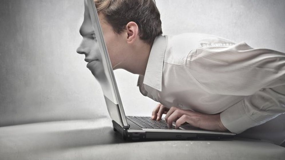 Ono što radimo na društvenim mrežama nikada ne bismo u stvarnom životu