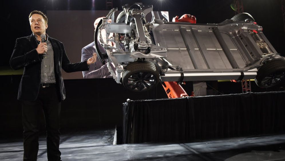 Neumorni Musk kreće u novi projekt - 700 satelita za pristup internetu lansirat će u orbitu