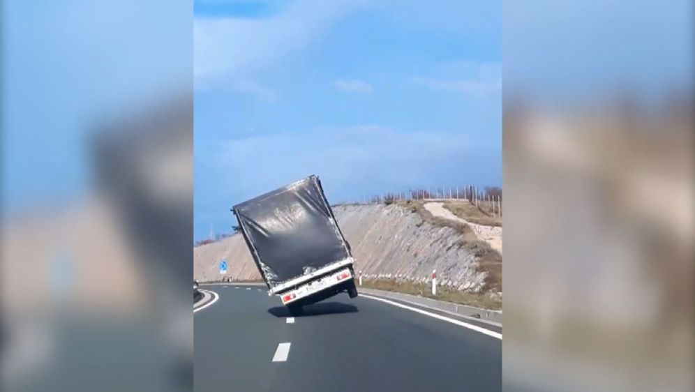Opasna vožnja autocestom do Rijeke (Foto: Video: Facebook/Danijel Draca)