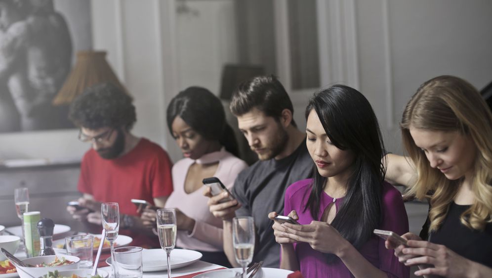 Ovisnost o pametnom telefonu (Foto: Thinkstock)