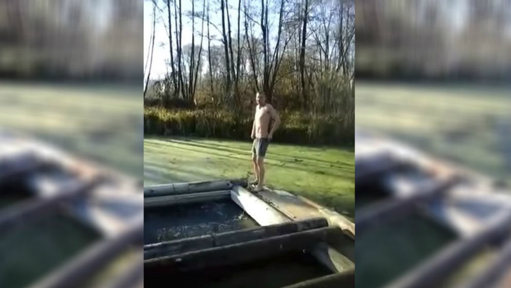 Uzalud ga je supruga preklinjala da se ne baca u jezero (FOTO: YouTube/Screenshot)