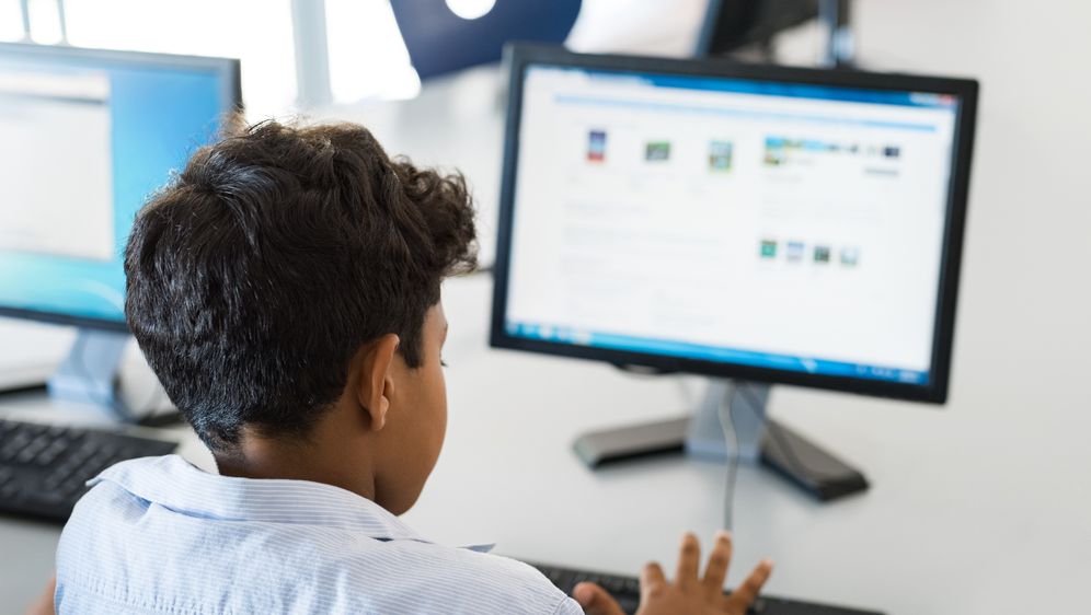 Dječak za računalom, ilustracija (Foto: Getty Images)