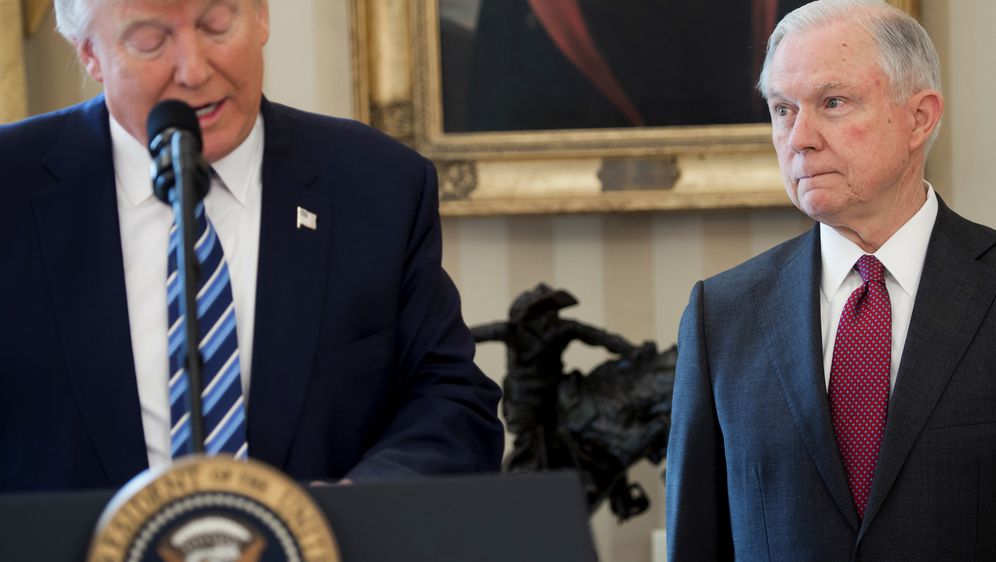 Jeff Sessions i Donald Trump (Foto: AFP)