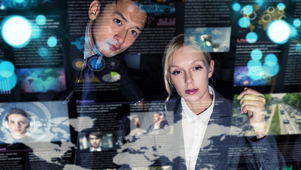 Poslovnjaci na virtualnom sastanku (Ilustracija: Getty)