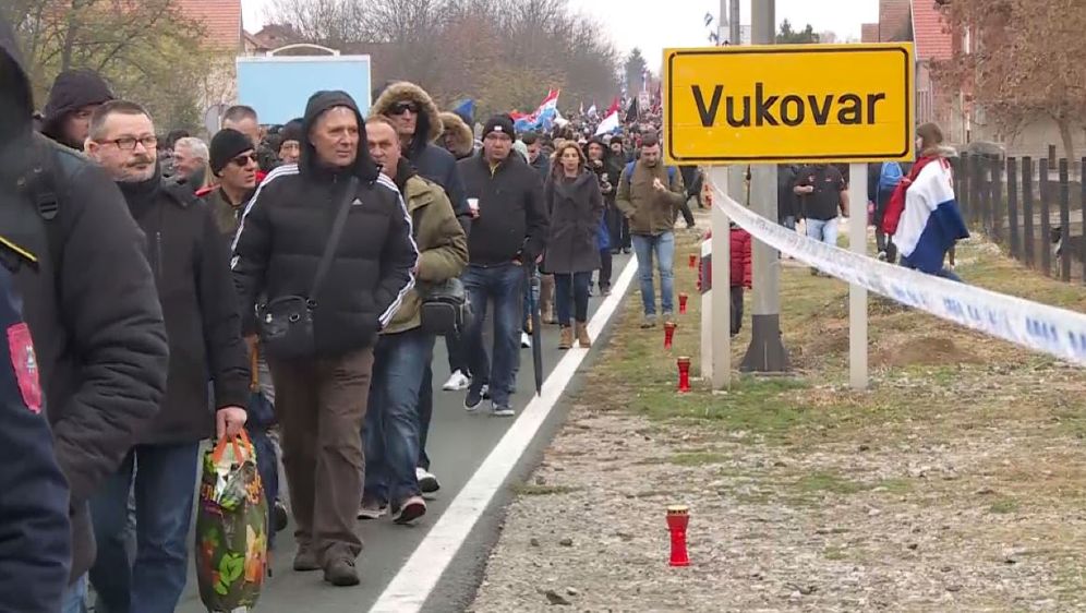 Kolona u Vukovaru (Foto: Dnevnik.hr)