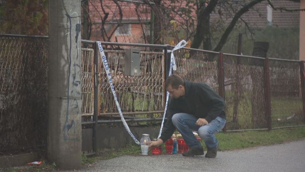 Lampioni ispred kuće ubijenih u Strugama (Foto: Dnevnik.hr)