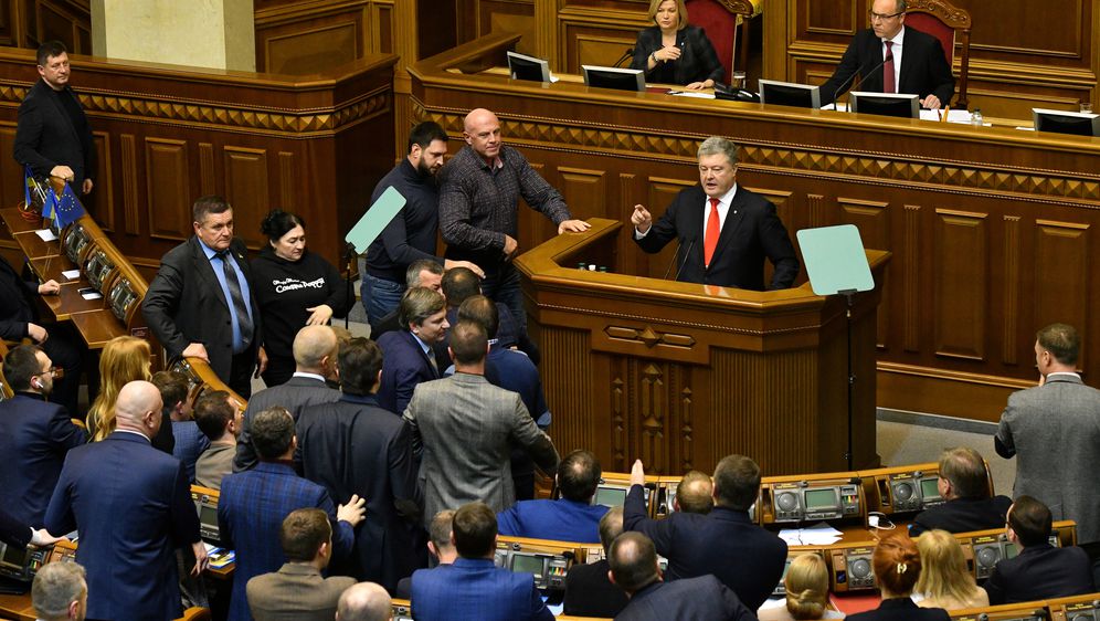 Hitna sjednica ukrajinskog parlamenta (Foto: AFP)