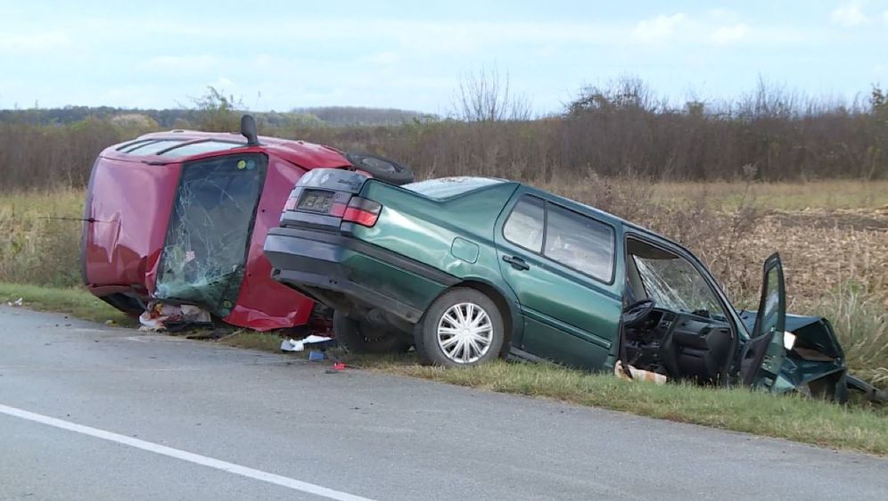 Prometna nesreća na cesti Ostrovo-Tordinci (Foto: Dnevnik.hr) - 5