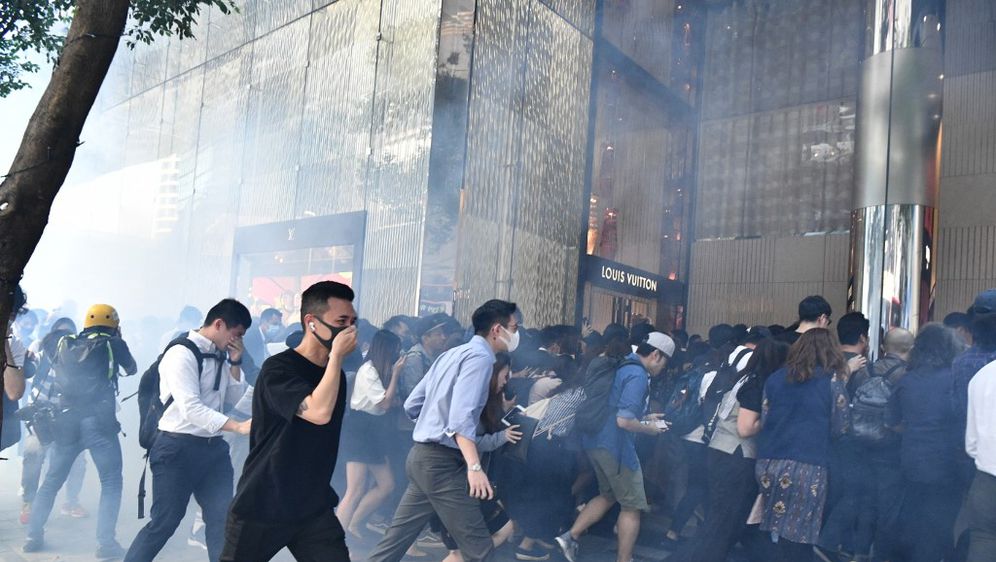 Prosvjedi u Hong Kongu (Foto: AFP)