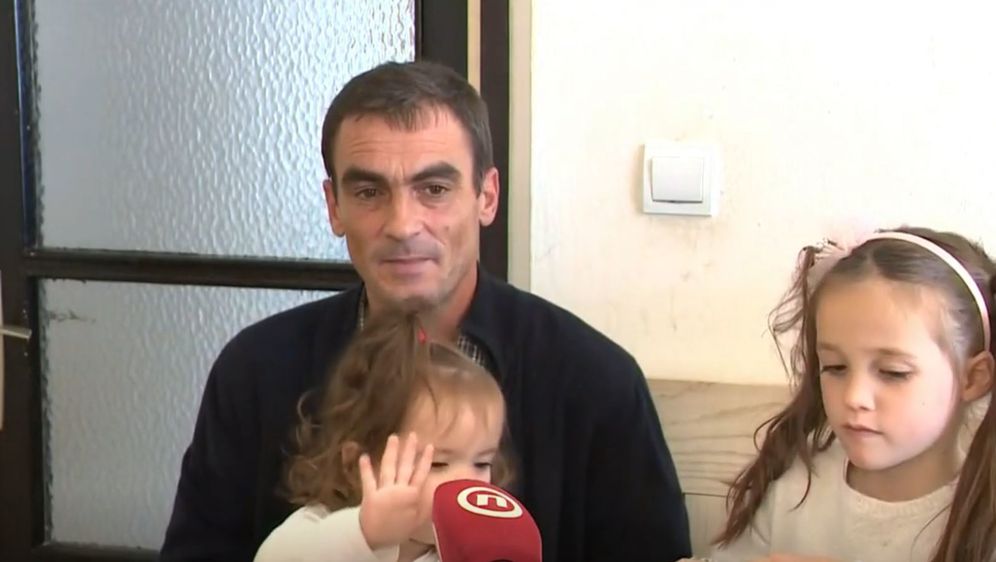 Mateo Torić sa svojom djecom - 2