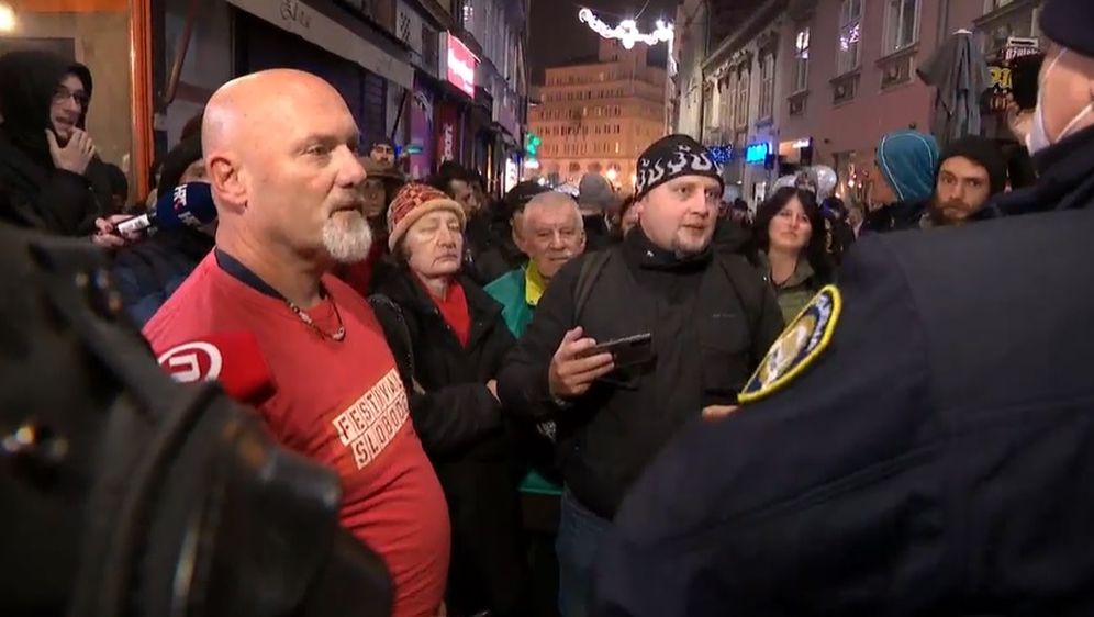 Prosvjednici u sukobu s policijom