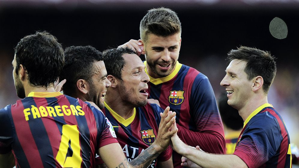 Lionel Messi, Cesc Fabregas, Gerard Pique, Dani Alves i Adriano Correia