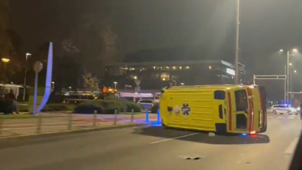 Prevrnuto vozilo hitne pomoći