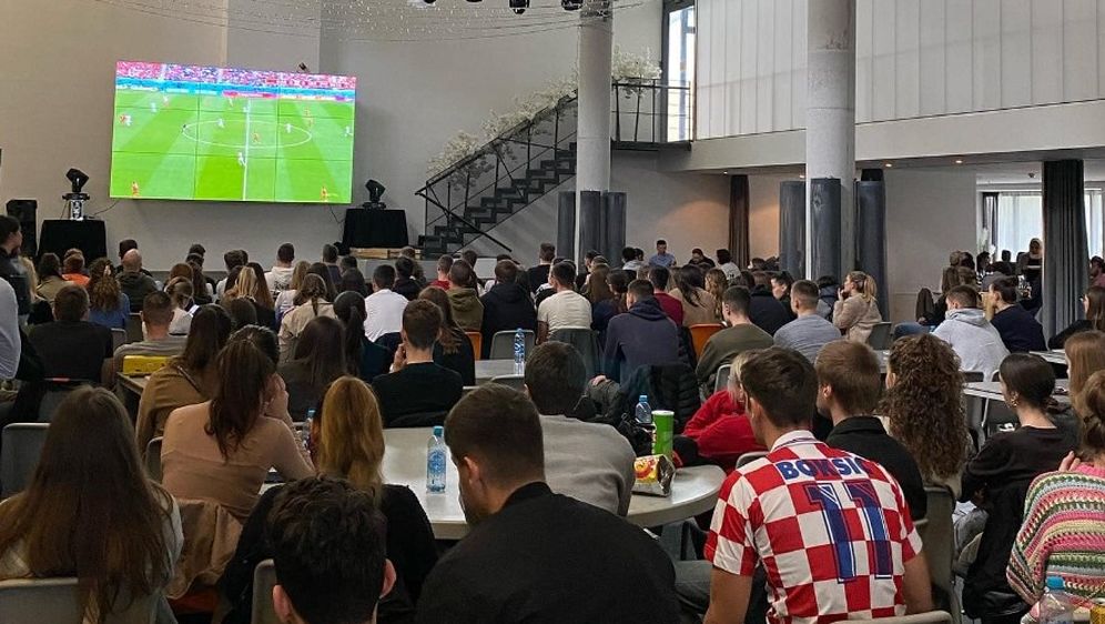 Velik odaziv studenata na organiziranom praćenju prve utakmice Hrvatske na SP-u