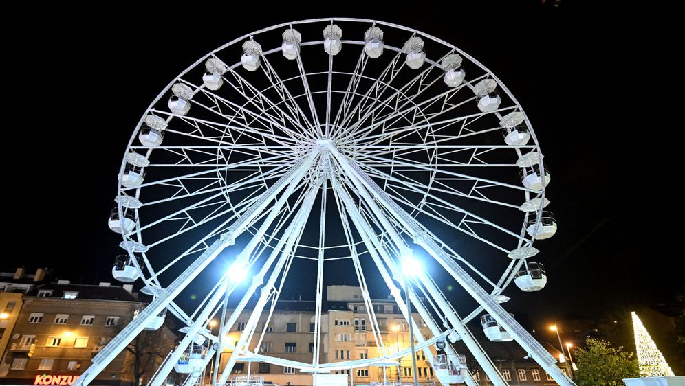 Lunapark i Panoramski kotač otvoreni su u sklopu Adventa u Zagrebu na Trgu dr. Franje Tuđmana