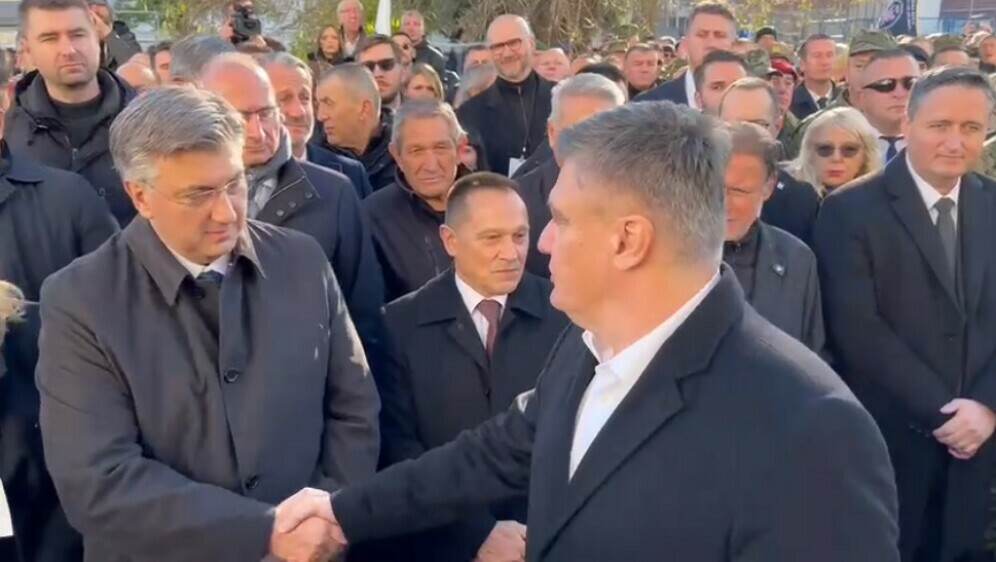 Rukovanje premijera i predsjednika u Vukovaru