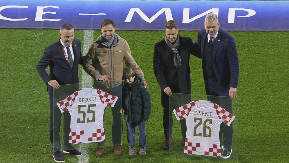 Josip Pivarić i Milan Badelj dobili poklone zahvale za sve što su napravili u reprezentaciji