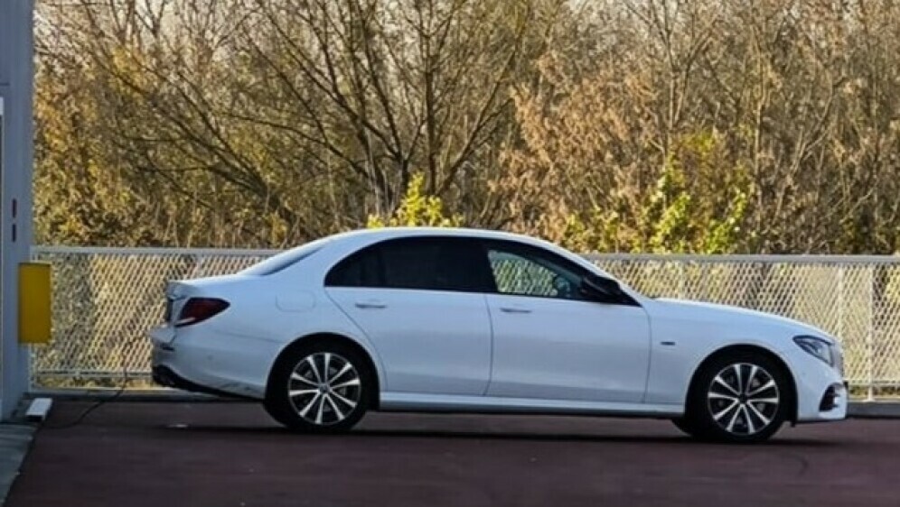 Automobil djelatnika OŠ Ivanja Reka punio se na školsku struju - 1