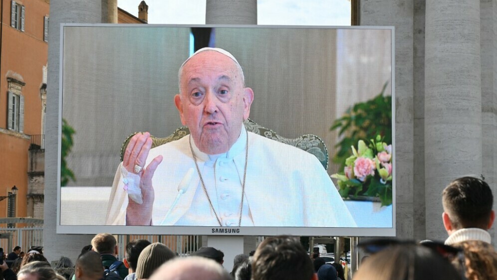 Papa objavio da ima upalu pluća