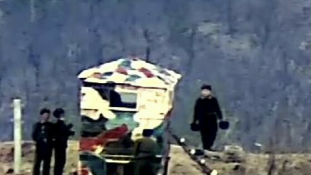 Ministarstvo obrane Južne Koreje objavilo fotografije na kojima se vidi kako sjevernokorejski vojnici obnavljaju oštećena stražarska mjesta - 3