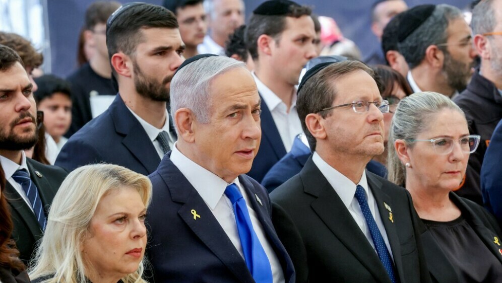 Benjamin Netanyahu sa suprugom Sarom na memorijalnom skupu za Izraelce otete u napadu Hamasa 7. listopada 2023.