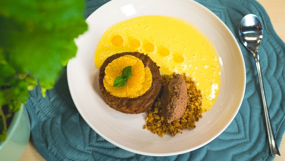 Ivana Soldo: Mekani biskvit s aromatičnom kremom, maceriranim mandarinama i creme anglaise - 9