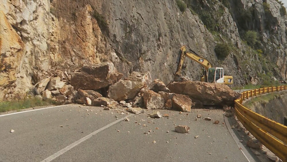 Cesta između Makarske i Vrgorca