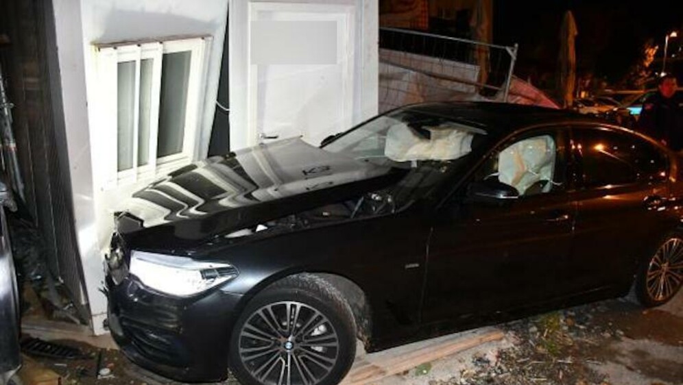 Pijani vozač naletio na ugostiteljski objekt na Trešnjevci