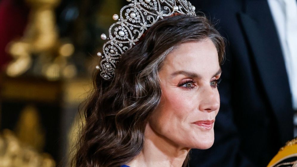 Kraljica Letizia kosu je oblikovala u valove