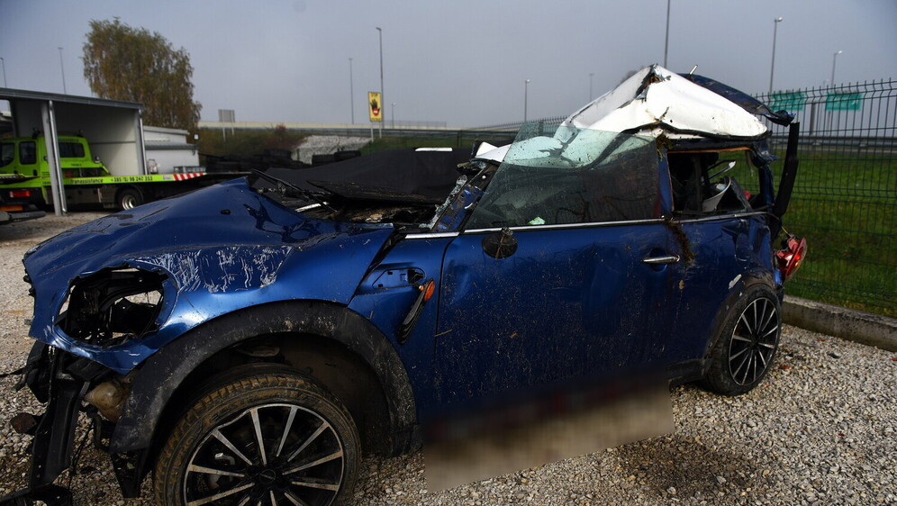 Osobni automobil u kojem su stradali mladići - 4