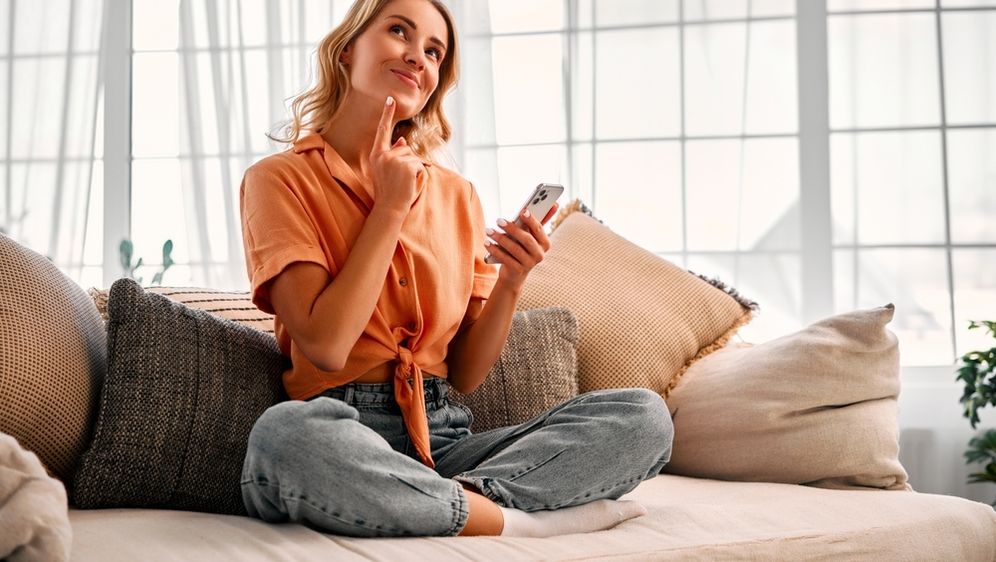 Djevojka slaže listu