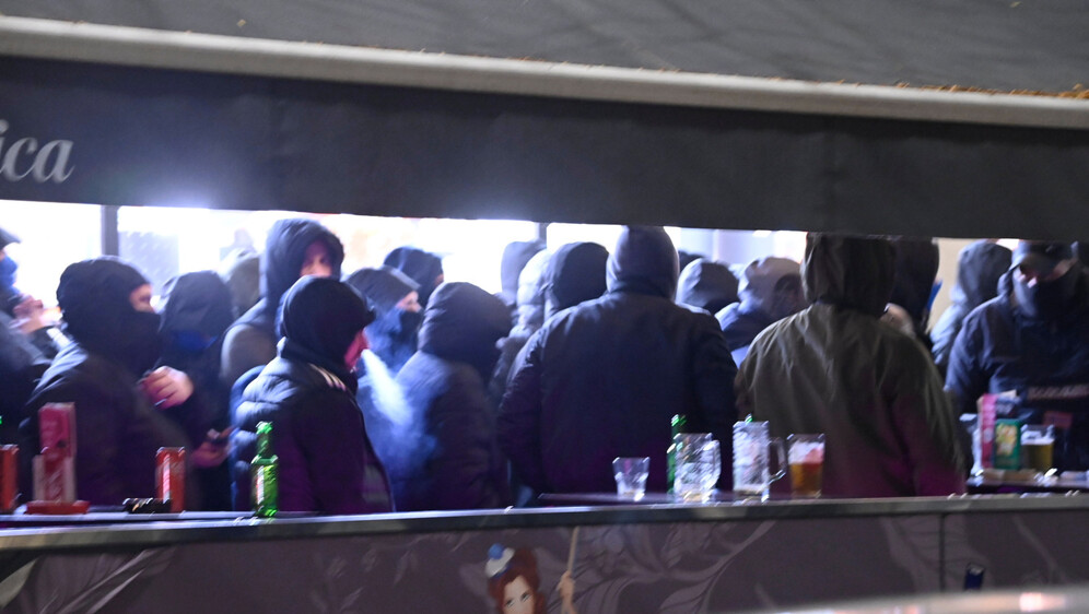 Maskirani muškarci se okupili u centru Zagreba