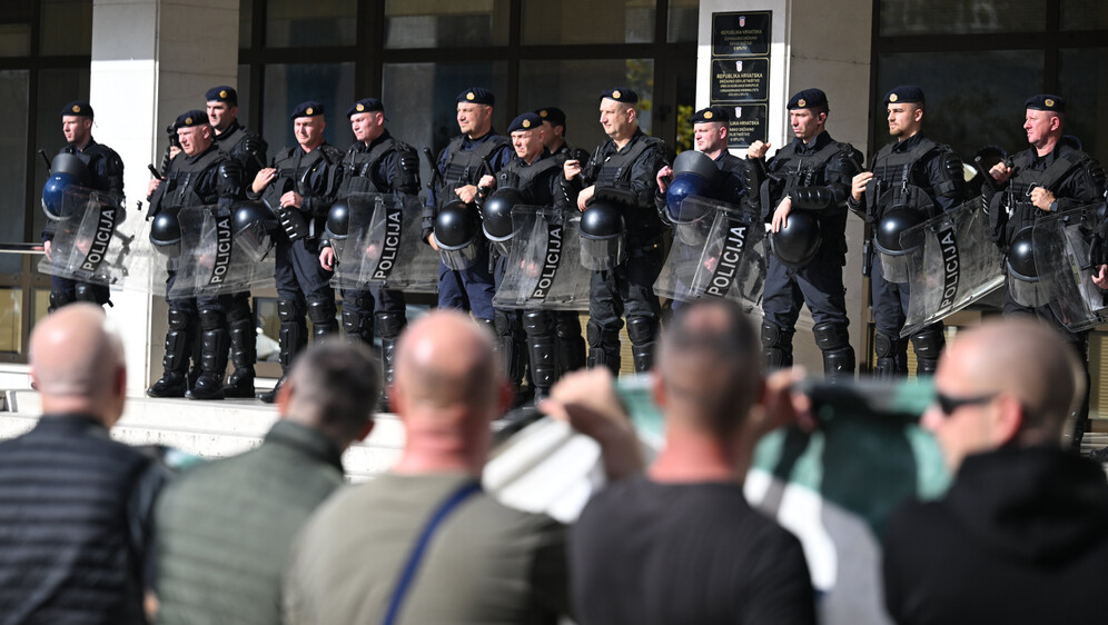 Prosvjed Torcide ispred Suda - 1