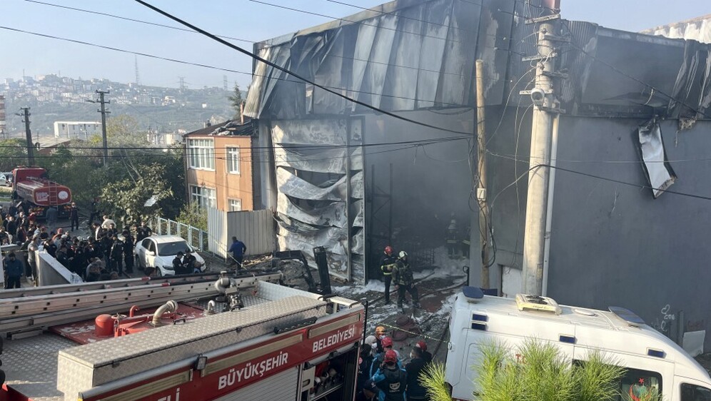 Požar skladišta parfema u Turskoj