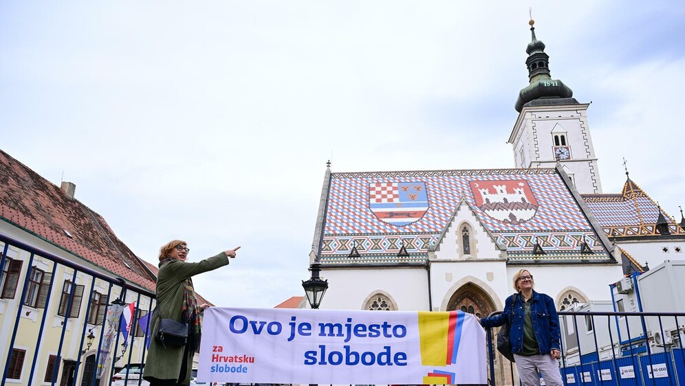 Inicijativa Za Hrvatsku slobode i CROSOL organizirale su čitanje Ustava na Trgu svetog Marka