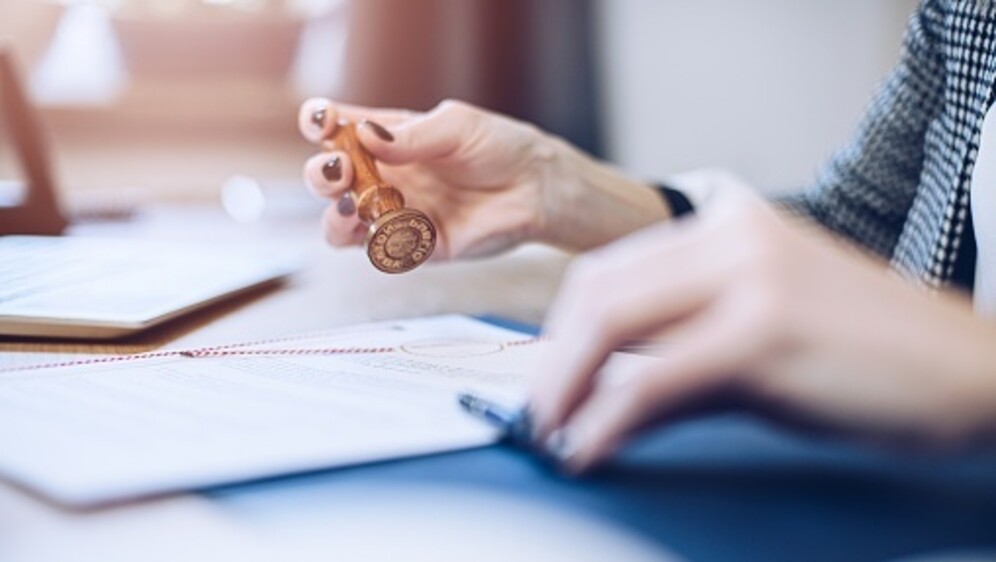 Javni bilježnik, ilustracija