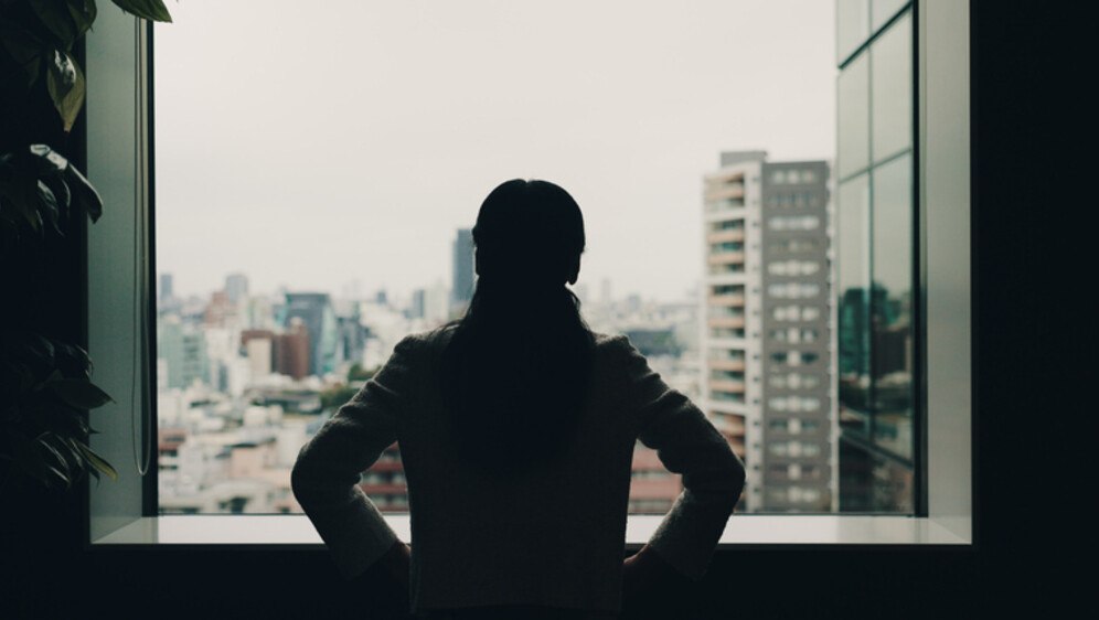 Žena na prozoru; Ilustracija