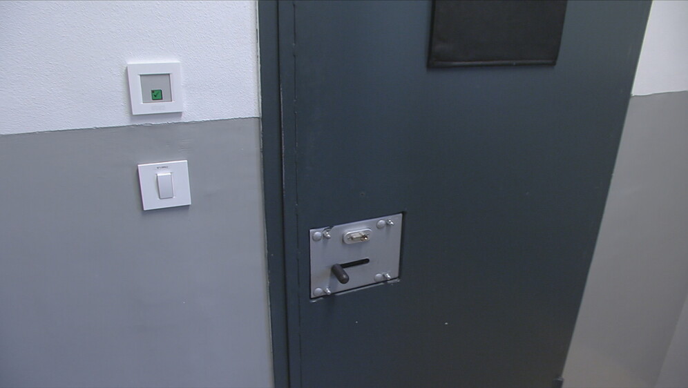 Maloljetnički istražni zatvor ili privremena mjera?