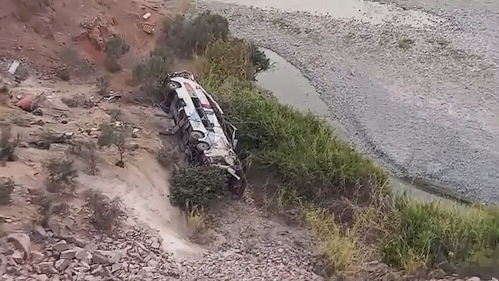 U prometnoj nesreći u Peruu poginulo 37 osoba - 1