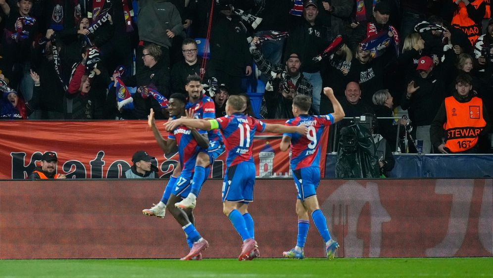 Igrači i navijači Viktorije Plzen