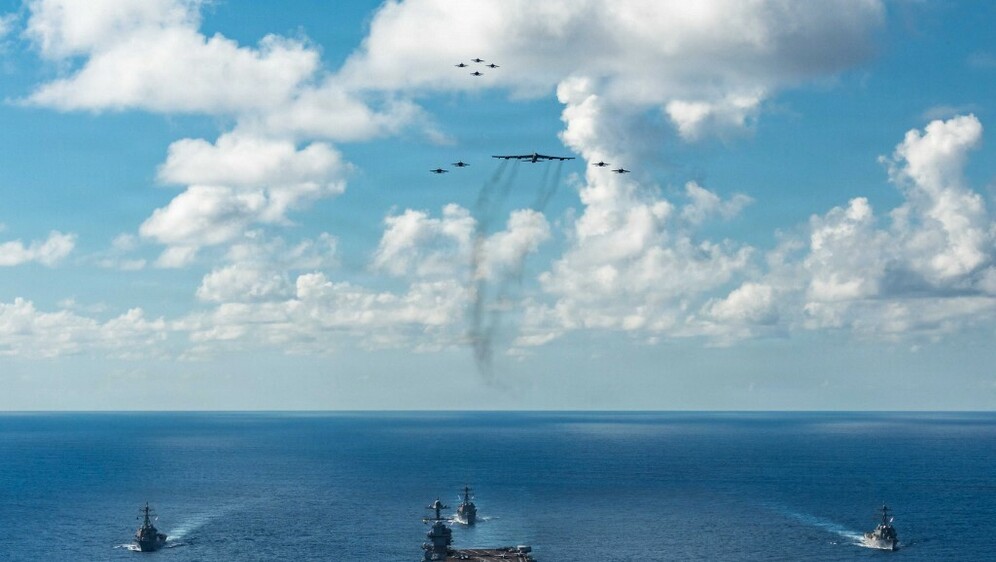 Gerald R. Ford i bombarder B-52 - 3