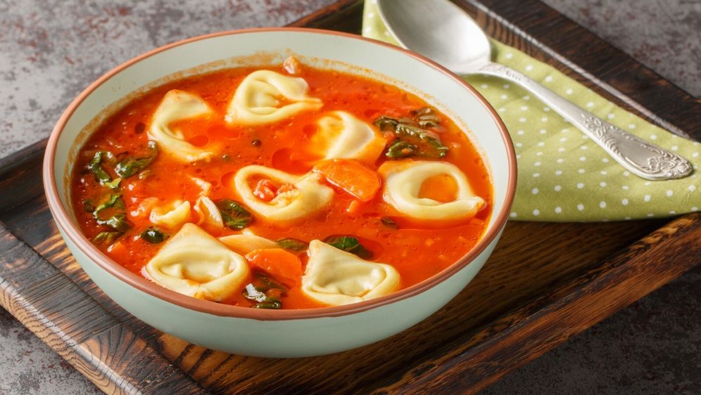 Juha od rajčice i tortellina