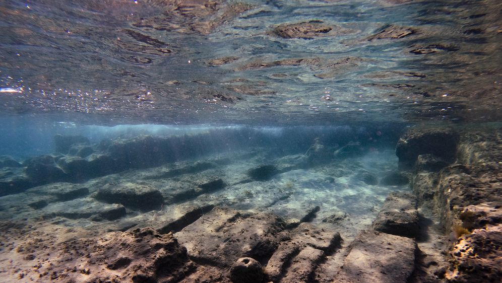 Ostaci grada pod vodom, ilustracija