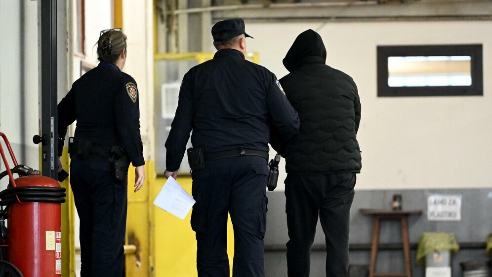 Privođenje uhićenih povezanih sa slučajem bolnice u Jankomiru - 1