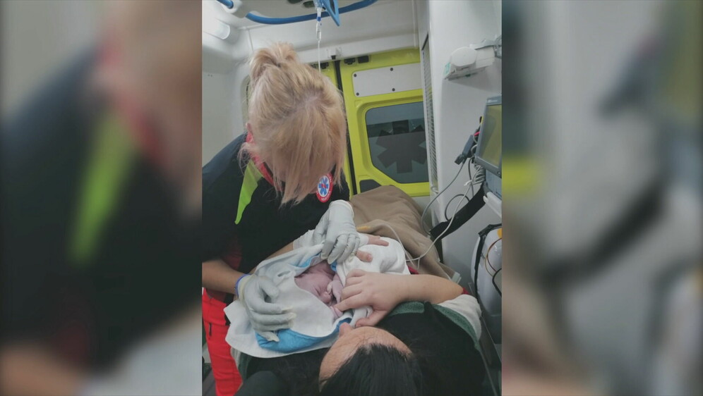 Dječak rođen u vozilu Hitne pomoći - 1