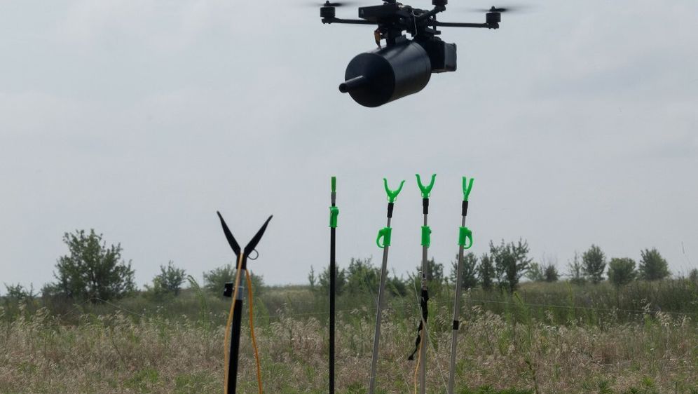 Dron s optičkim vlaknima