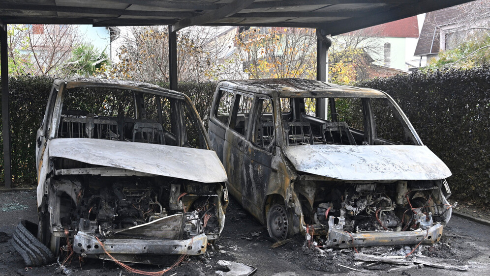 Izgorjeli kombiji u Dubravi
