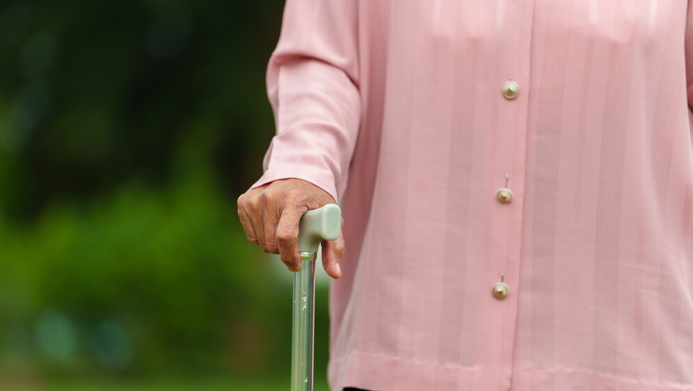 Starija žena; Ilustracija