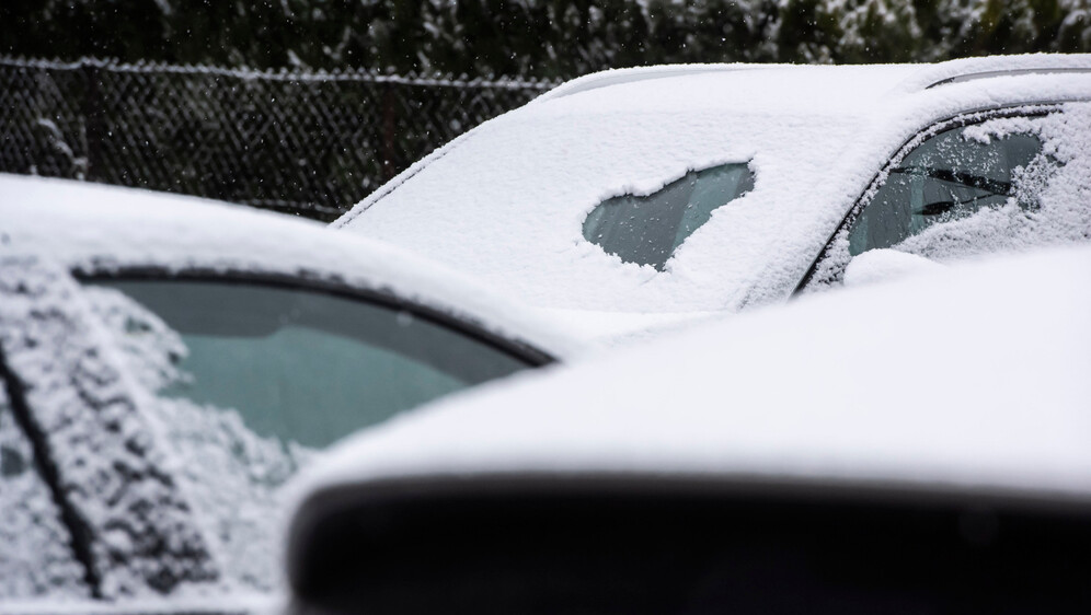 Snijeg na automobilima